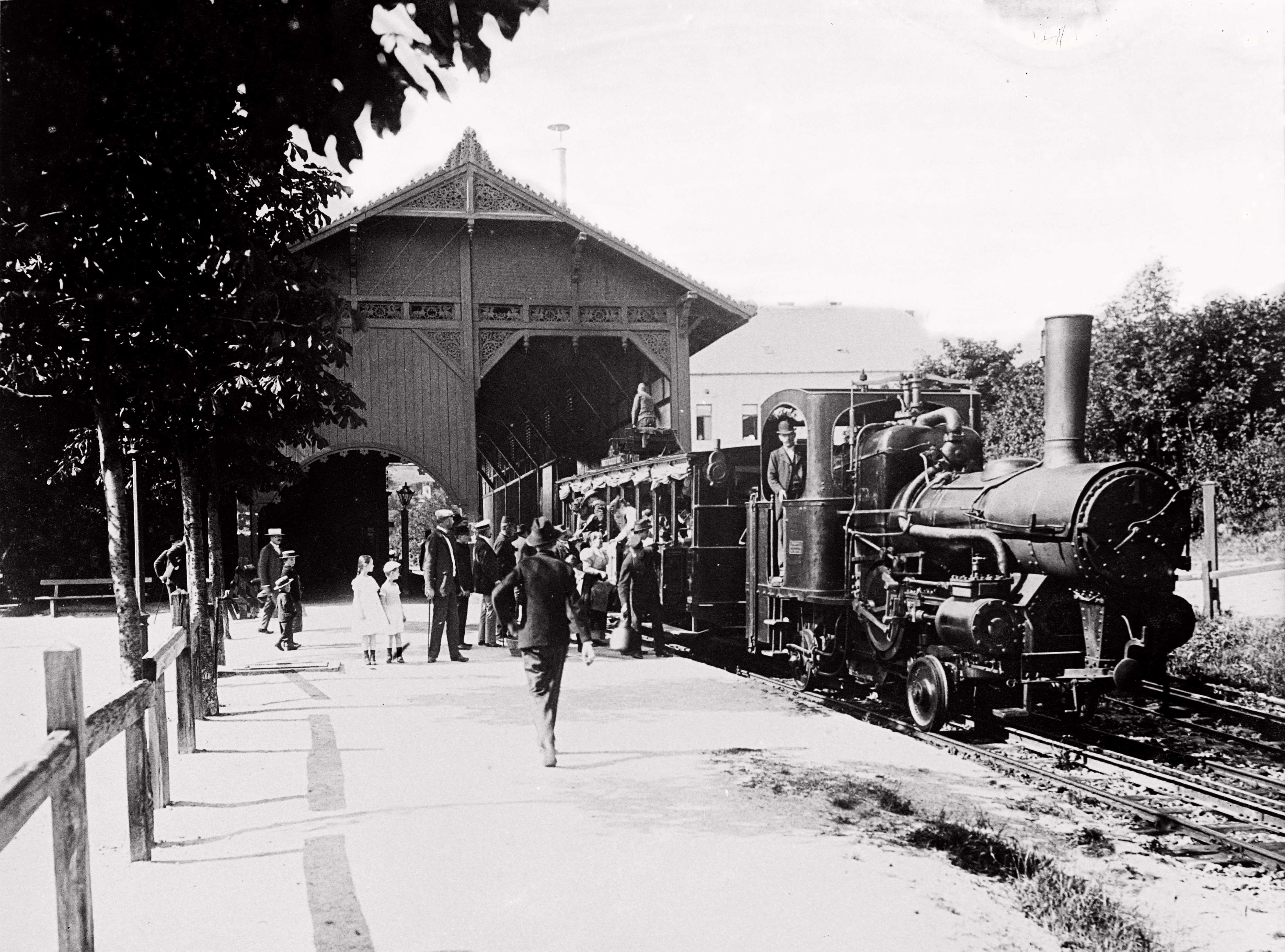 A fogaskerekű a svábhegyi állomáson, 1912