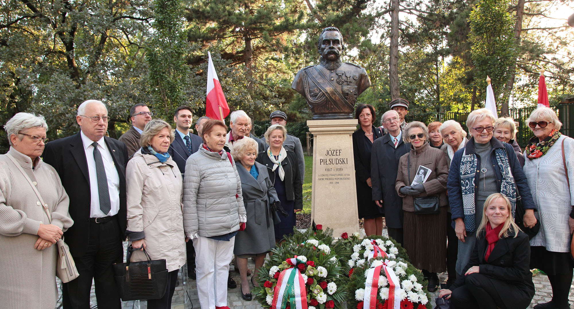 Piłsudski marsallnak, a lengyel állam újjáteremtőjének, a függetlenségi harc legendás vezetőjének állítottak szobrot a felújított Csörsz parkban.